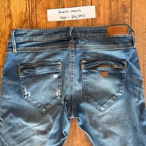 GUESS Women’s Blue Denim Capri Jeans - Classic Washed Look